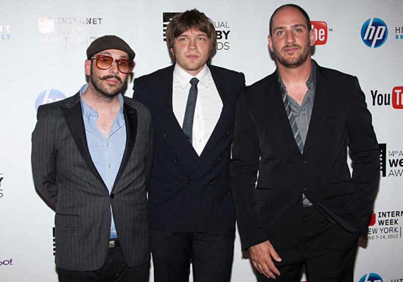 galleries/2010/06/15/stars-toast-the-web-s-best-at-the-webbys/webby-awards-5_e3eq9f