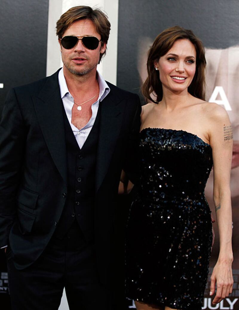 galleries/2010/08/23/on-set-romance/on-set-romance---jolie-pitt_risu7y