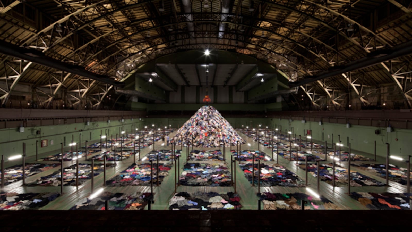 galleries/2010/05/19/christian-boltanski-s-no-man-s-land/no-mans-land---12_yvvtir