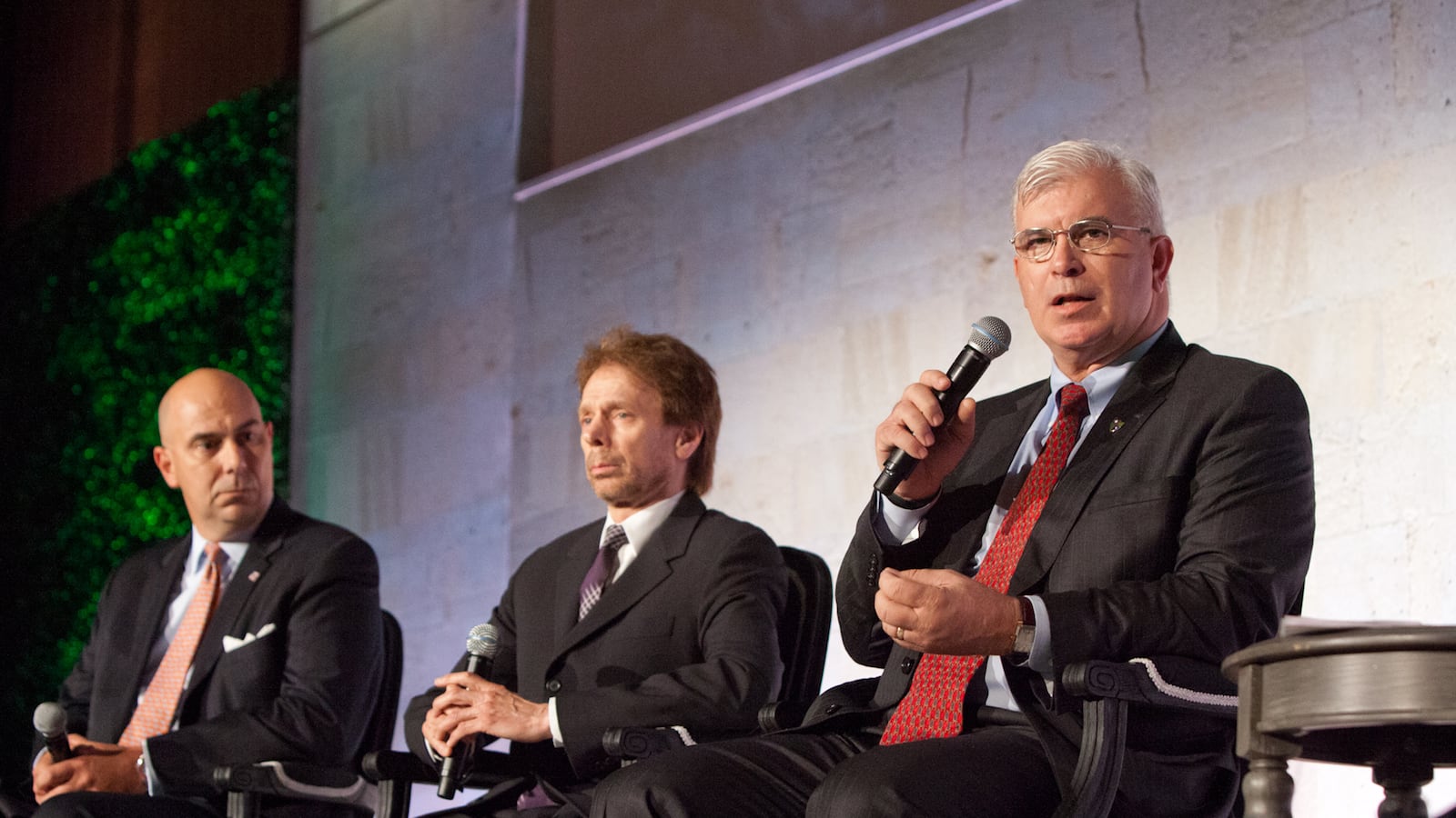 articles/2013/10/10/black-hawk-down-heroes-recall-the-battle/131010-hero-hawk-tease_tk6x06