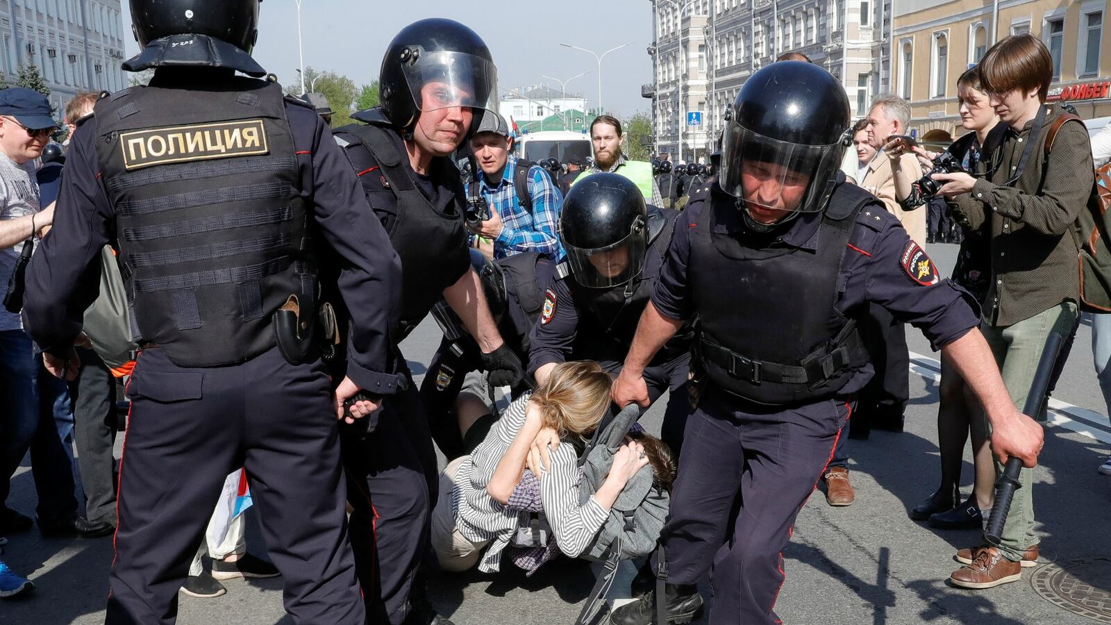 180505-russia-protests-putin-detentions-cheat_egmrtm
