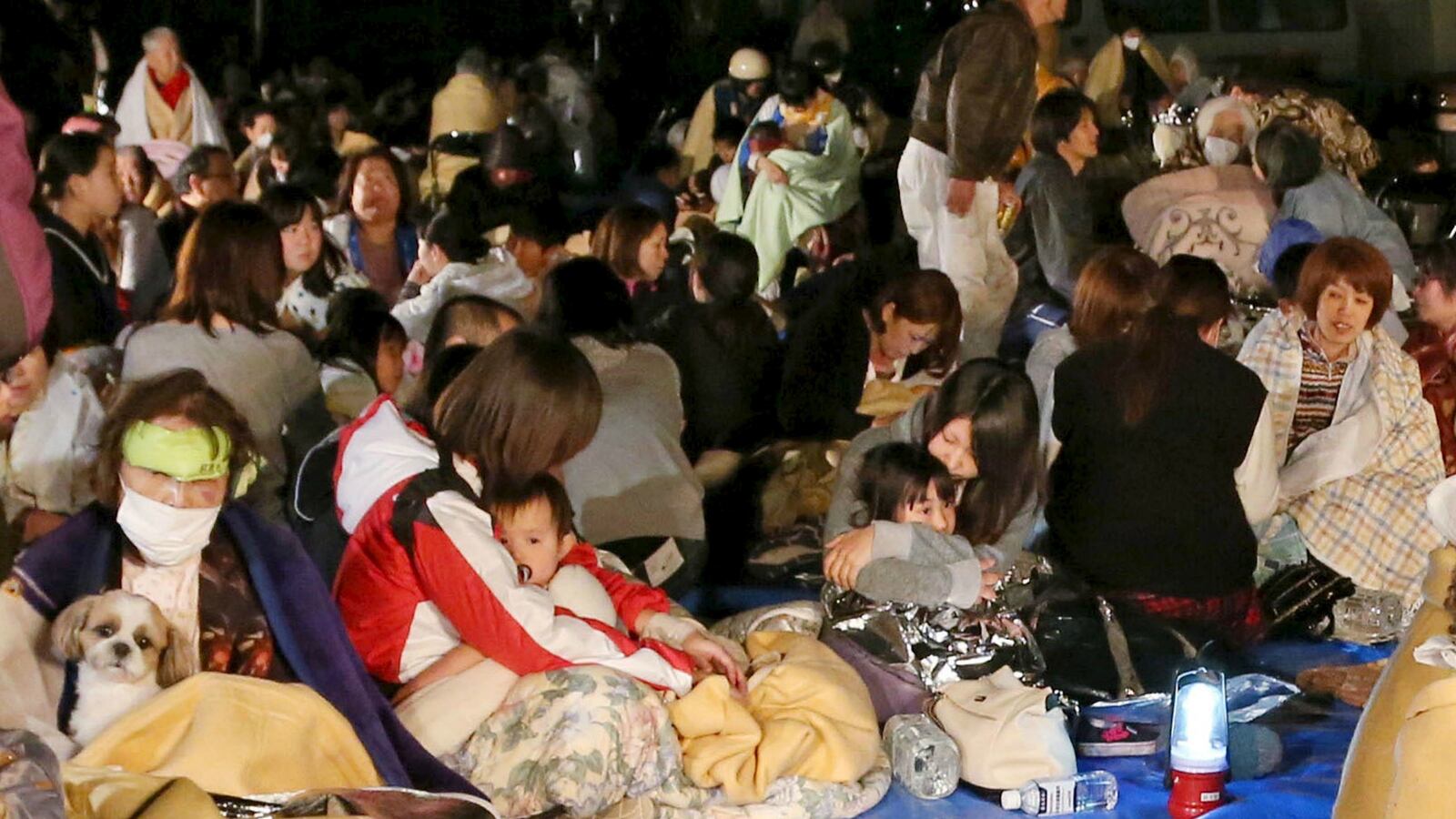 cheats/2016/04/14/japanese-earthquake-ravages-homes/160414-japan-earthquake-cheat_zupyyj