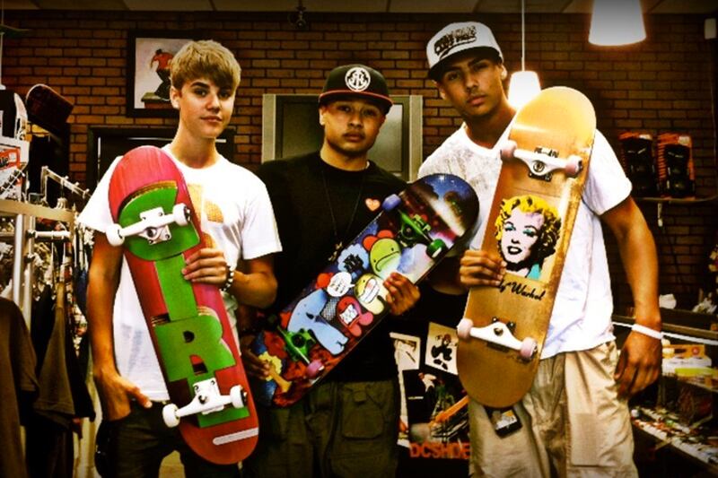 galleries/2011/07/24/best-celebrity-twitter-pictures/justin-bieber-best-celebrity-twitter-pictures_jykdtz