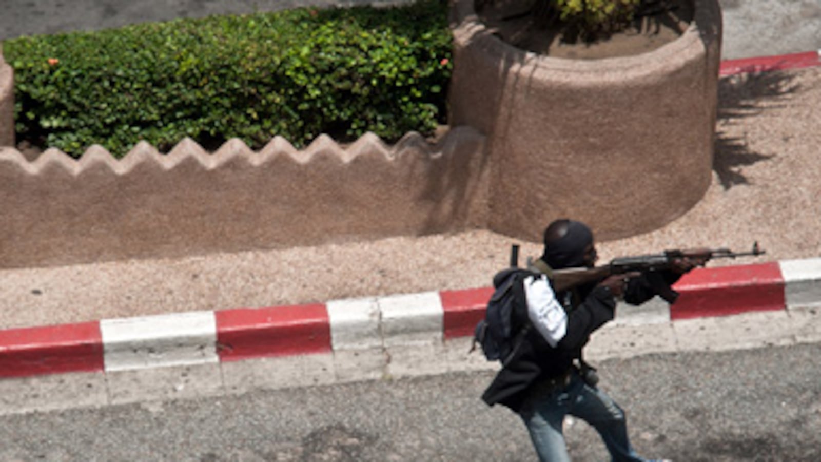 articles/2011/04/05/laurent-gbagbo-a-strongmans-last-stand/ritchey-ivory-coast-gbagbo_171179_cnosn7