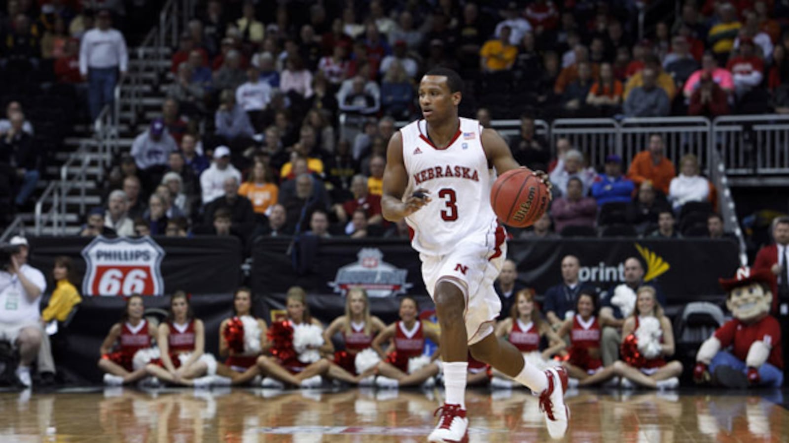 galleries/2011/03/20/die-hard-college-hoops-fans/college-basketball-fans---university-of-nebraska_ytmk74