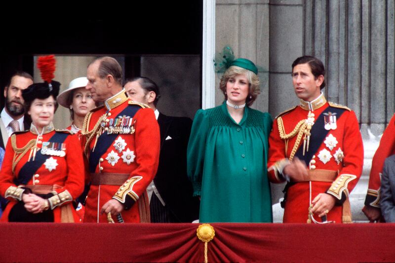 galleries/2012/12/03/pregnant-royals-from-the-queen-to-fergie-photos/princess-diana-pregnant-royals_ak05iu