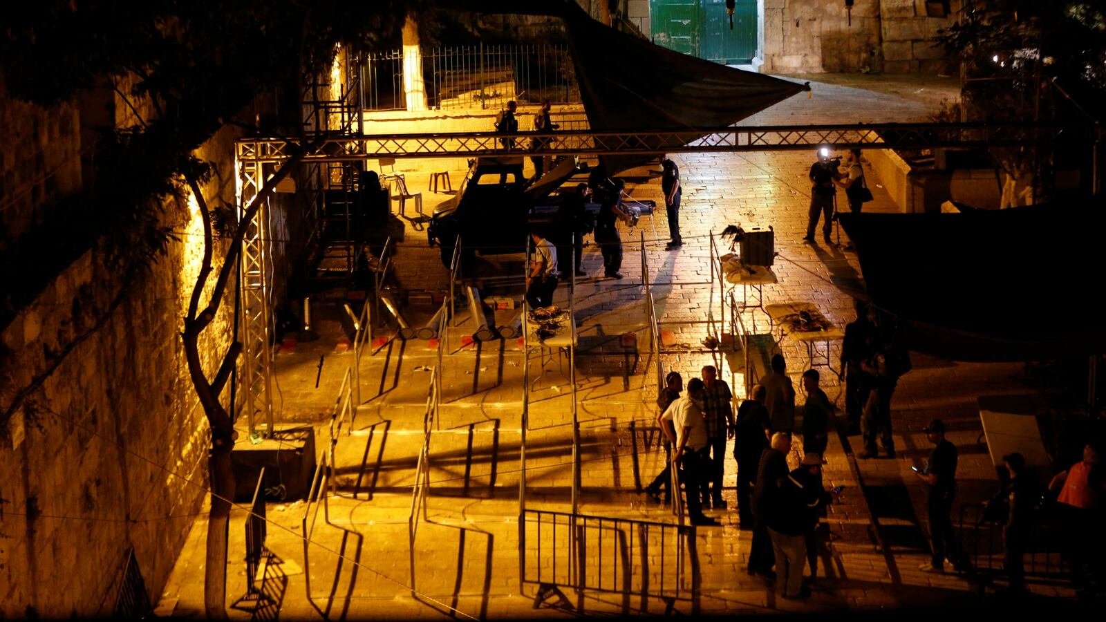 170724-israel-jerusalem-metal-detectors-cheat_ofigc9