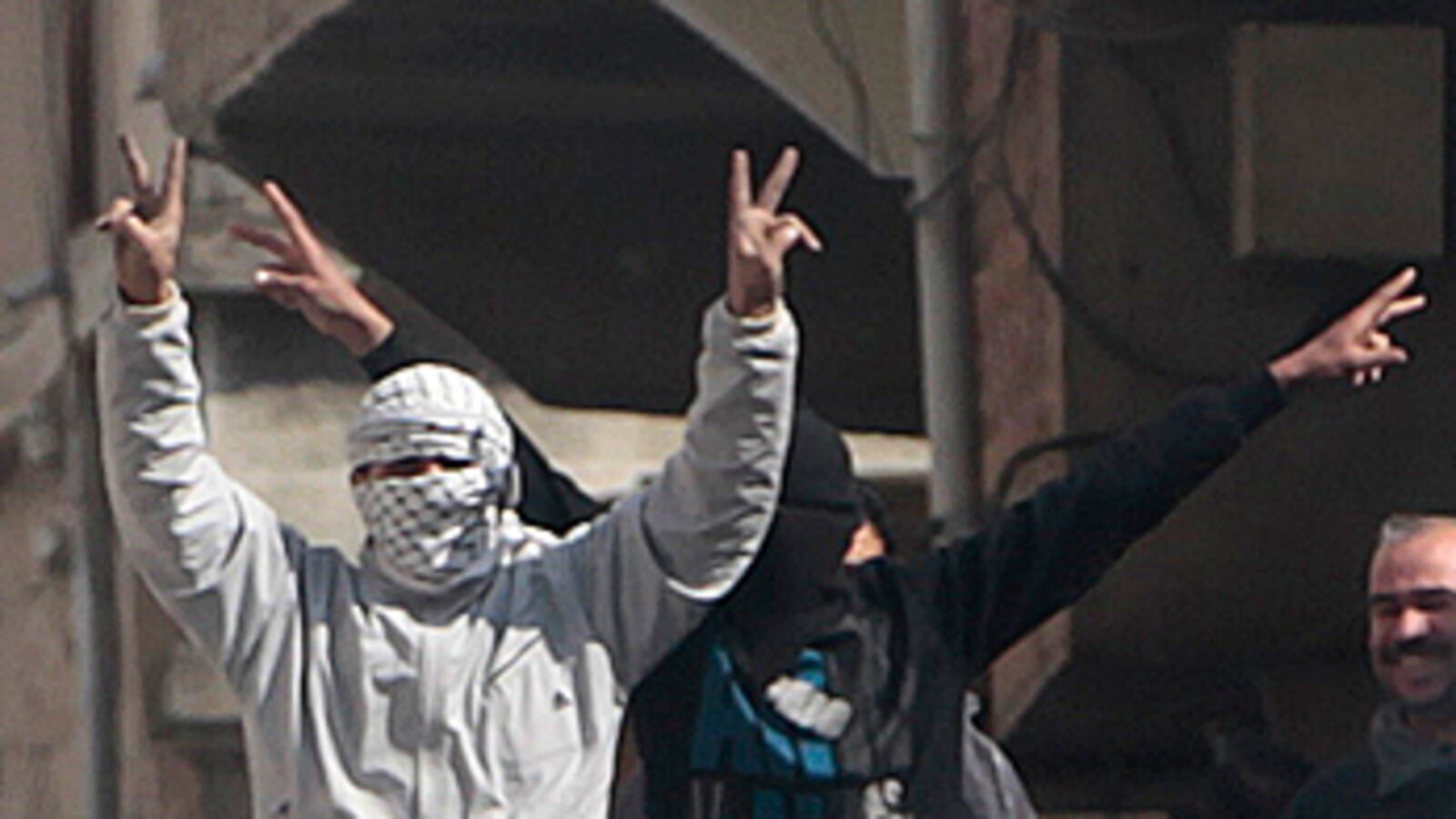 cheats/2011/03/24/20000-syrian-line-streets-for-funerals/protests-in-daraa_remnja
