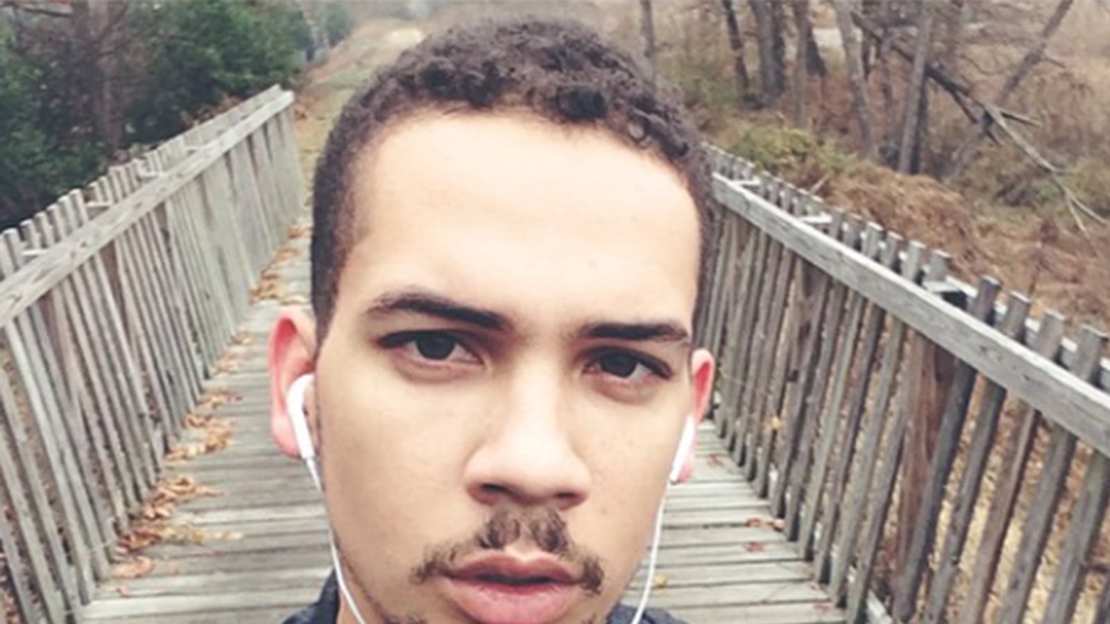 articles/2016/05/17/cops-cuffed-me-for-selling-my-own-mac/160516-briquelet-goldie-son-tease_z4bk2a