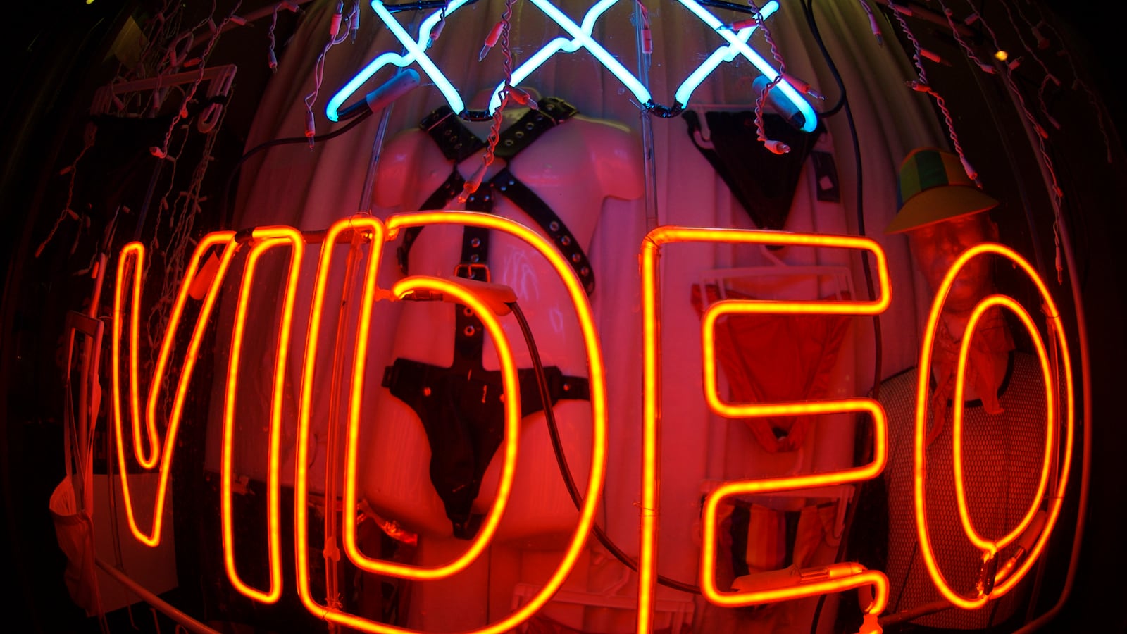 170825-Kuznia-sex-addiction-tease_rg1bk7