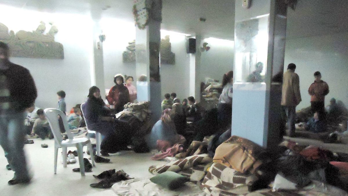 articles/2012/02/23/rebels-and-ordinary-citizens-alike-struggle-to-survive-the-bombing-of-homs/syria-neighborhood-paul-riziq_snddhe