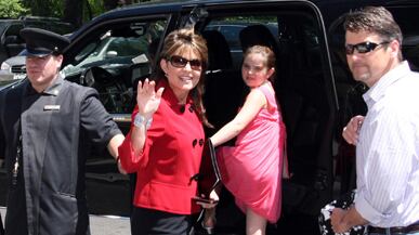 articles/2010/11/30/meghan-mccain-sarah-palins-blue-blood-comment/mccain-palin-blue-bloods_144443_ezrvca