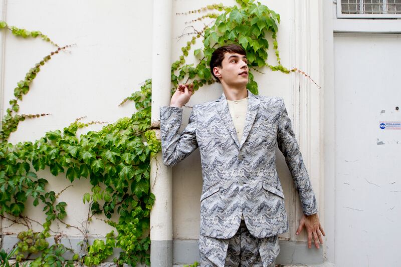 galleries/2012/07/02/men-s-fashion-week-in-paris-spring-2013-backstage-photos/paris-fashion-tachman-mugler-19_a4vb8o