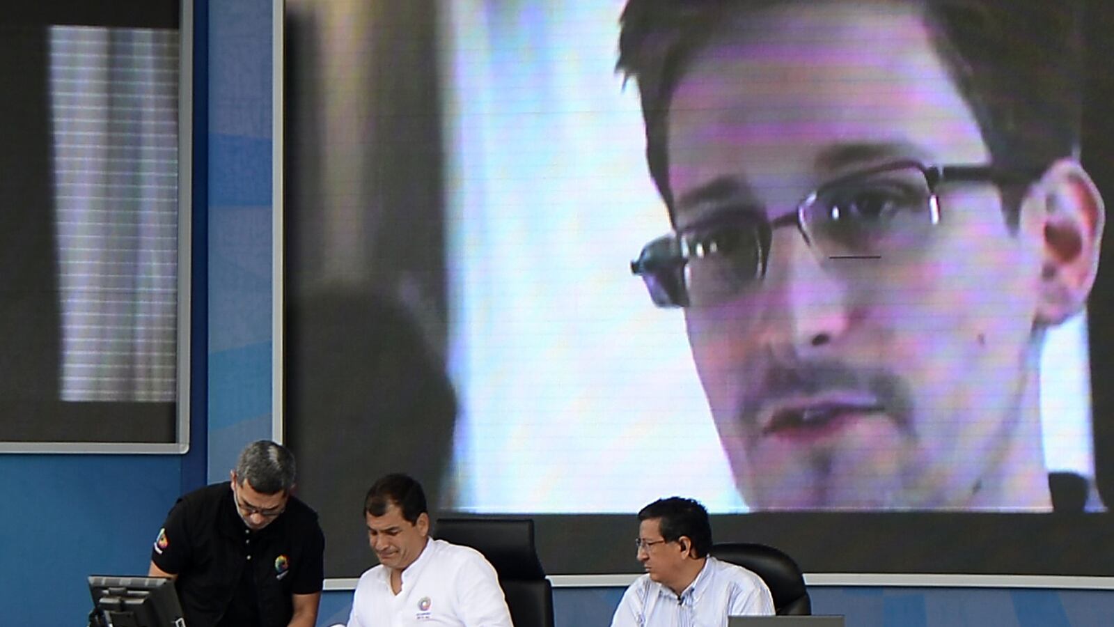 cheats/2013/07/01/snowden-threatens-more-leaks/130701-edward-snowden-cheat_t9o8gi