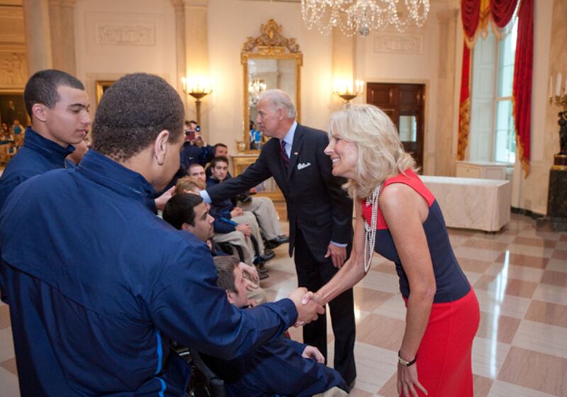 galleries/2010/12/09/jill-biden-fashion/jill-biden-fashion-13_i6qupu