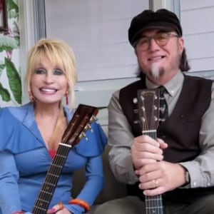 The last time Owens saw Parton, it was to give her a Martin guitar.