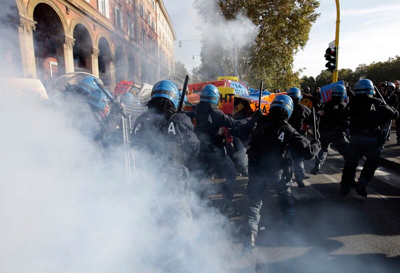 galleries/2012/11/14/european-nations-protest-austerity-measures-photos/14europe_protest8_l68bwf