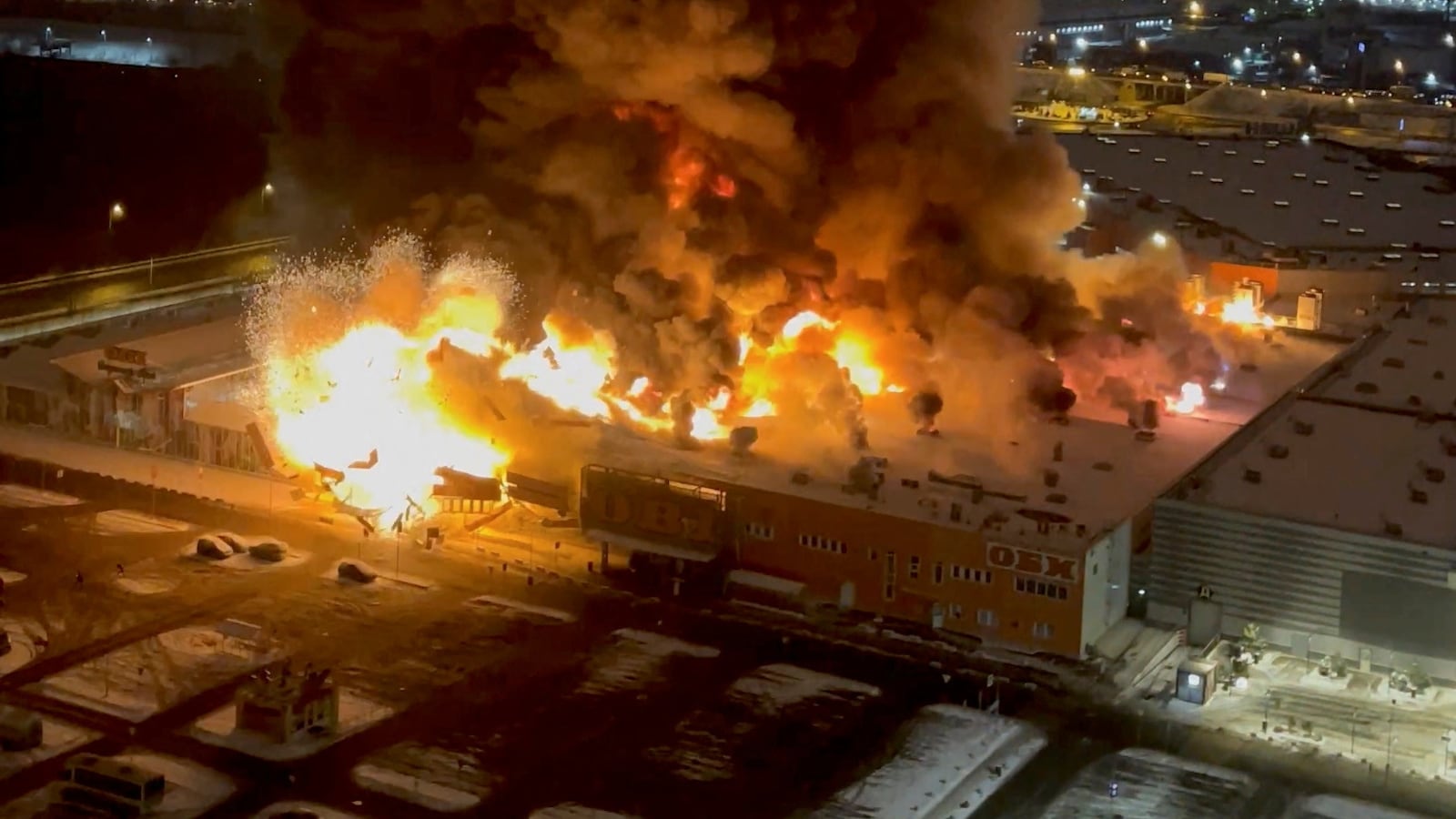 2022-12-09T170158Z_1164898346_RC2G2Y9ACV2M_RTRMADP_3_RUSSIA-FIRE-KHIMKI_yi6uua