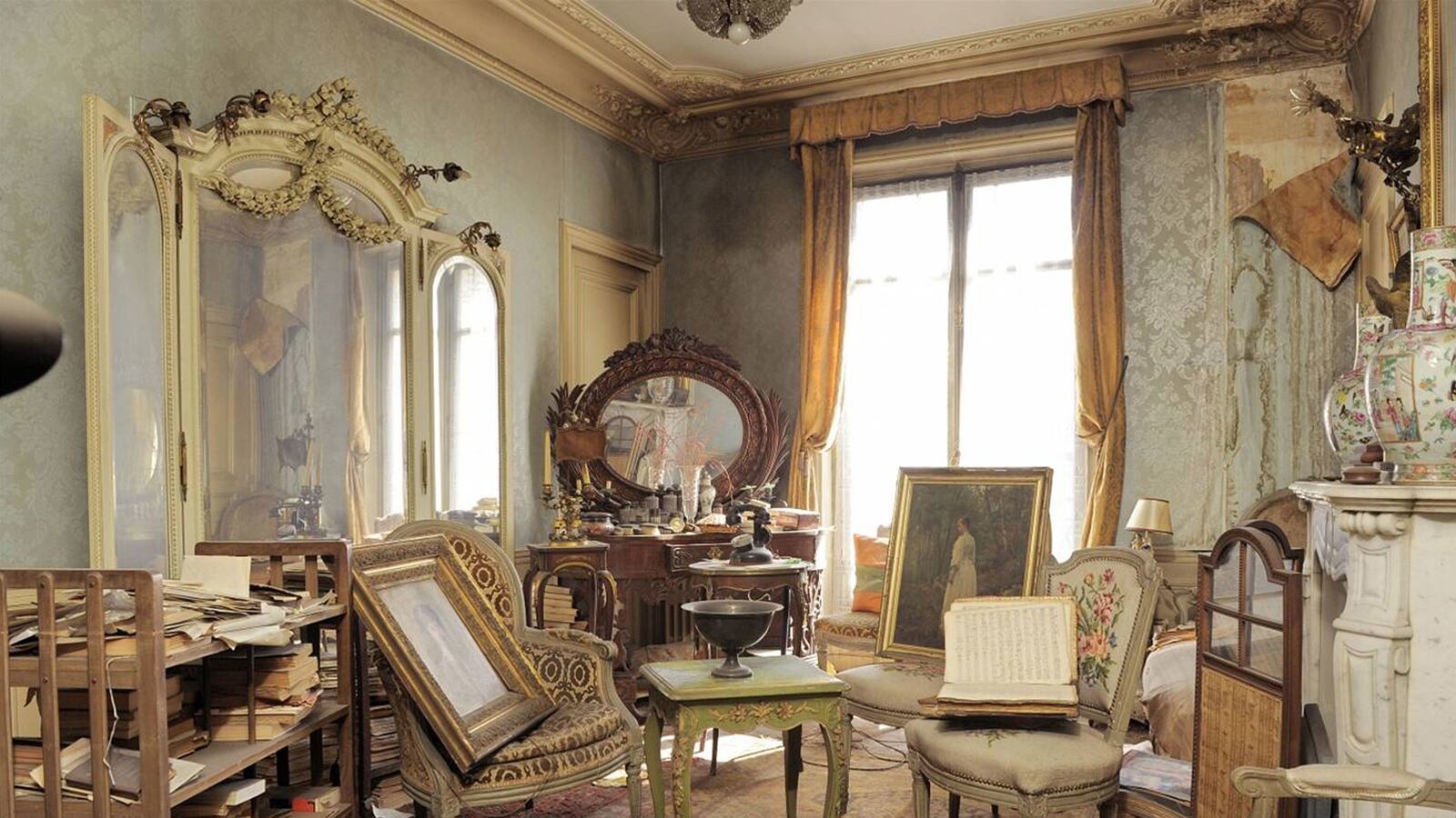 articles/2014/02/05/the-parisian-belle-epoque-time-capsule/140203-paris-apartment-strochlic-tease_ho752a