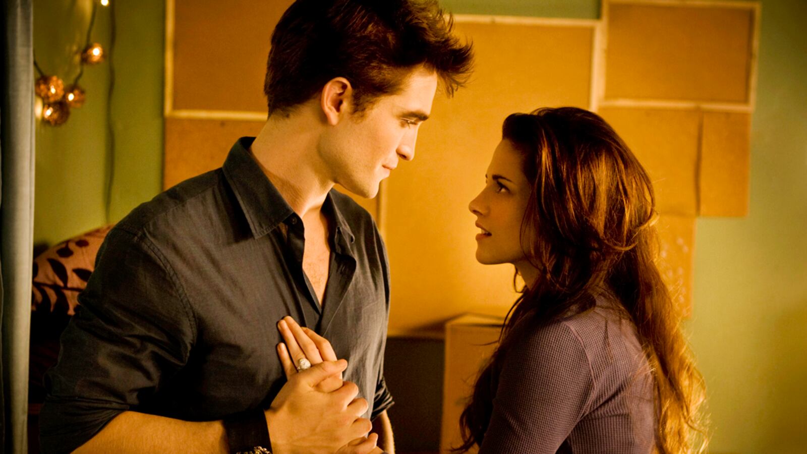 cheats/2012/11/18/twilight-tops-box-office/breaking-down-breaking-dawn-stern_dpytsd