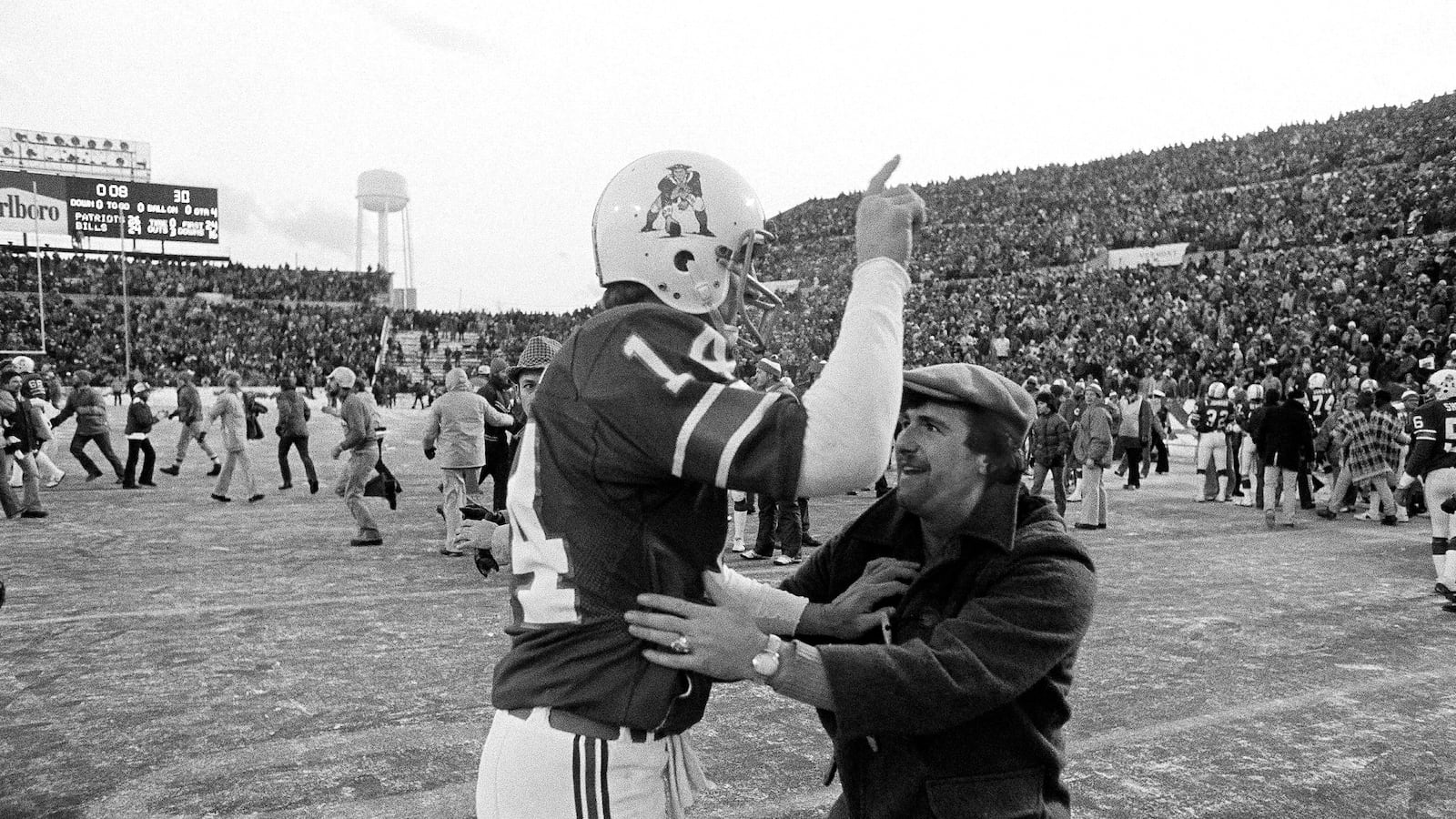 articles/2015/11/14/best-of-breslin-fat-thomas-broils-them/151113-breslin-football-betting-tease_g8pvpj