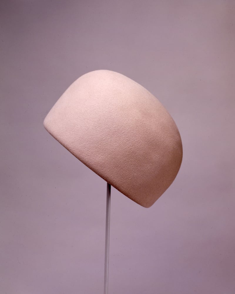 galleries/2014/05/21/halston-warhol-silver-suede-a-decades-long-friendship-photos/140520-warhol-halston-hat_neqovp