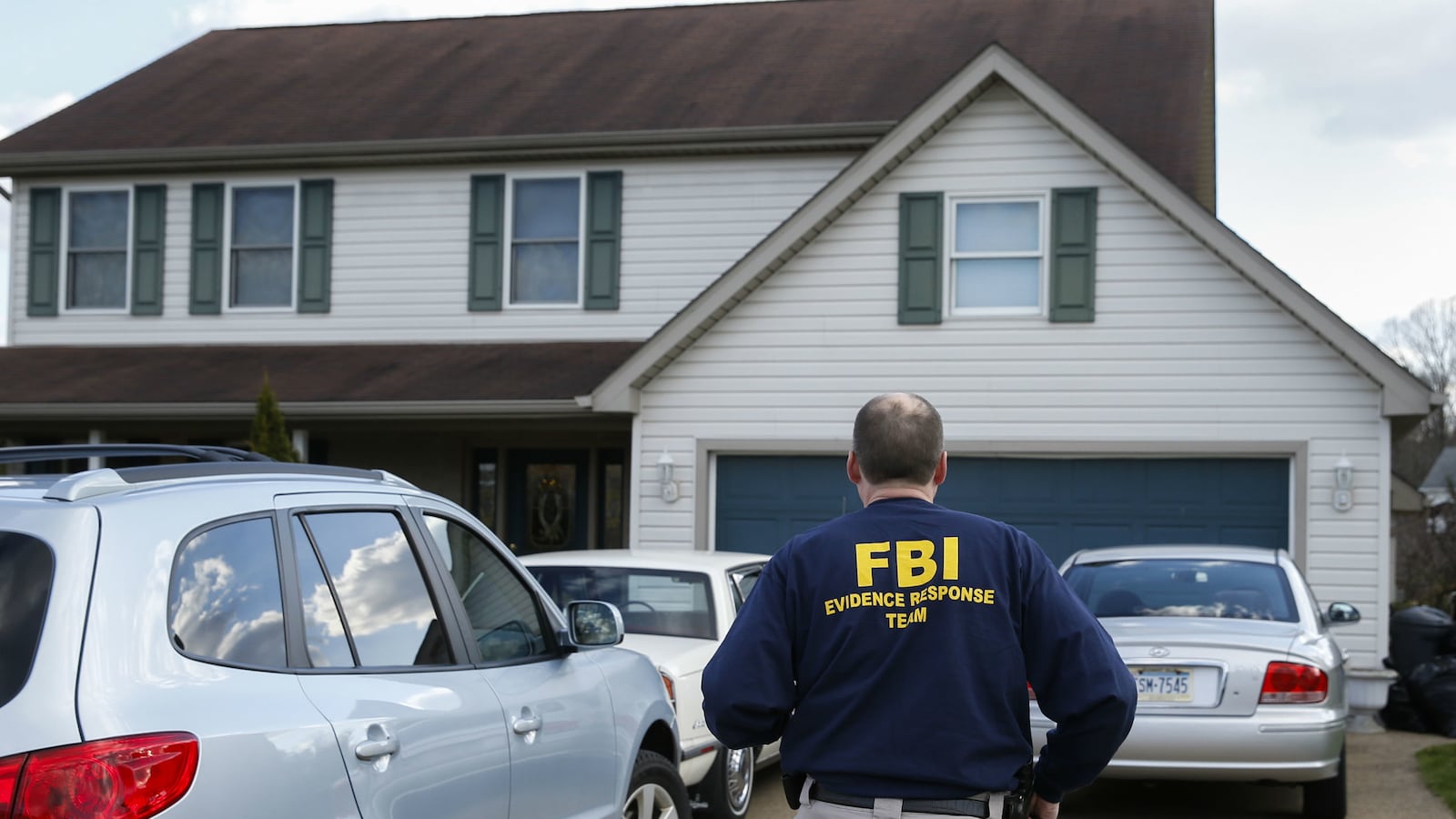 cheats/2014/08/19/feds-hold-crime-records-for-77-7m-people/140819-fbi-cheat_t67i3a