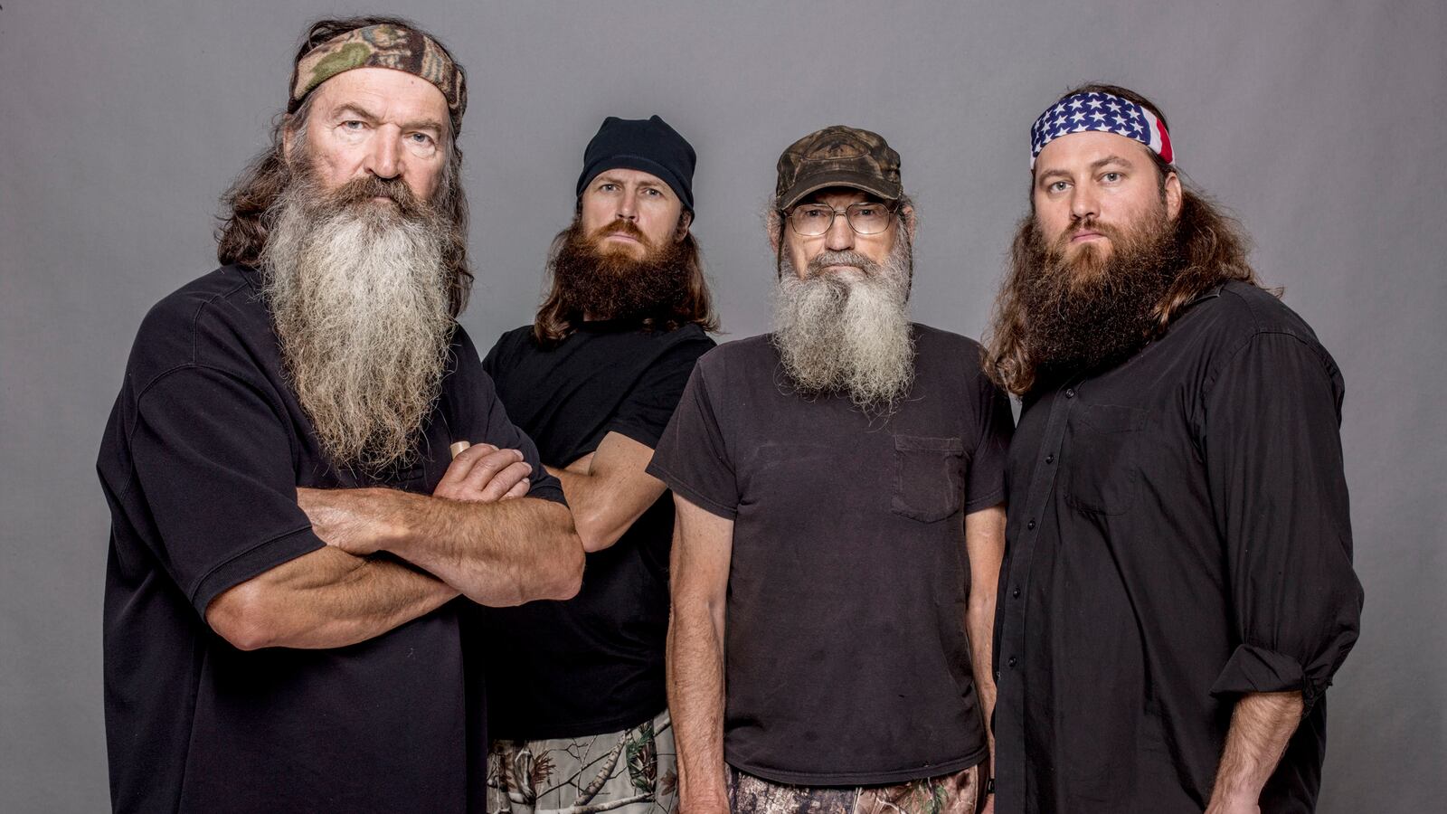 articles/2013/12/30/a-e-ducks-for-cover-by-forgiving-phil-robertson/131229-musto-duck-dynasty-tease_gfyxeo