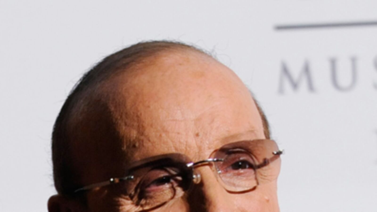 cheats/2009/06/19/clive-davis-keeps-his-grove/clive-davis_hmfsiw