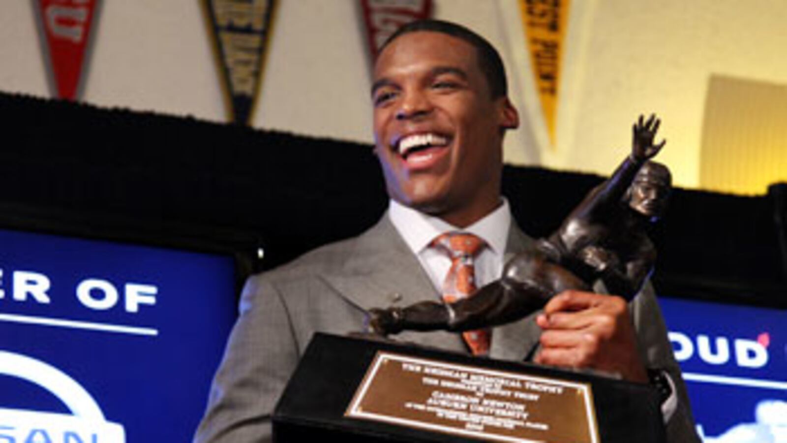 cheats/2010/12/12/cam-newton-wins-heisman-trophy/newton_zdlahl
