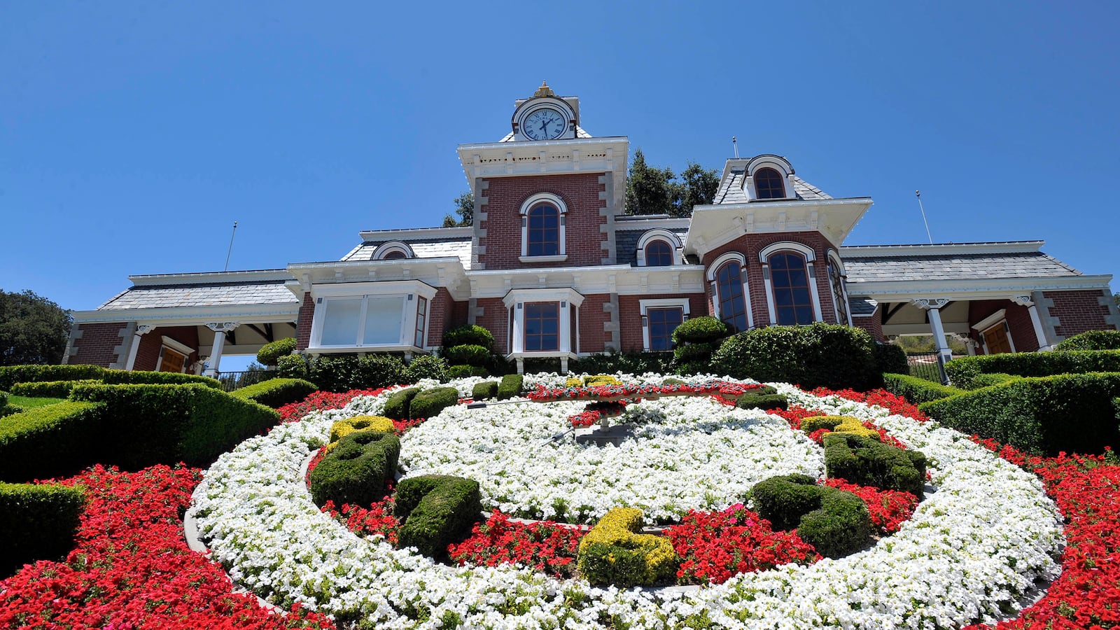 2009-07-04T120000Z_1142282968_GM1E5740VVL01_RTRMADP_3_PEOPLE-JACKSON_q5lale