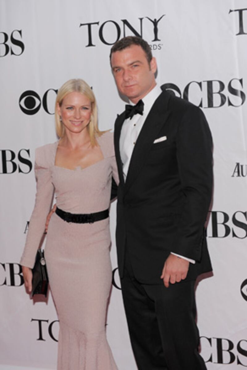 galleries/2010/06/13/2010-tony-awards-red-carpet/tonys---naomi-watts_uypudj