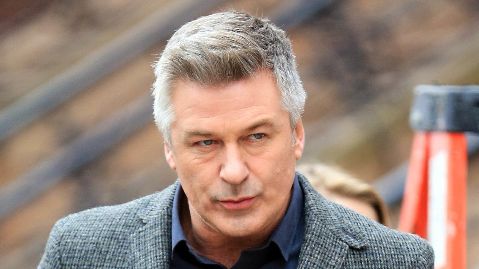 articles/2016/09/14/has-alec-baldwin-really-been-scammed-by-a-new-york-art-dealer/160914-sykes-baldwin-painting-tease_tgnscx