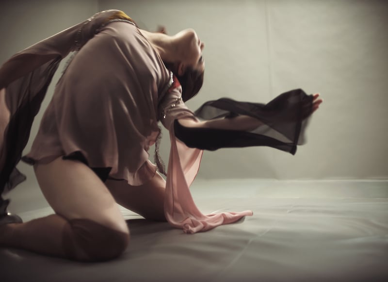 galleries/2013/10/30/the-best-of-chloe-attitudes-photos/131029-chloe-anniversary-19_cyvppe