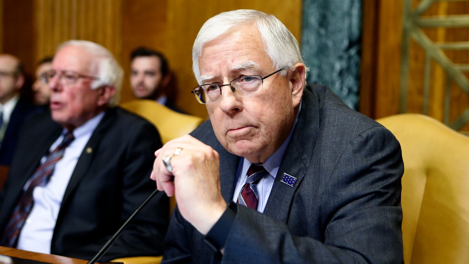 2017-11-28T204242Z_1581652797_HP1EDBS1LJ621_RTRMADP_3_USA-TAX_vp5soq