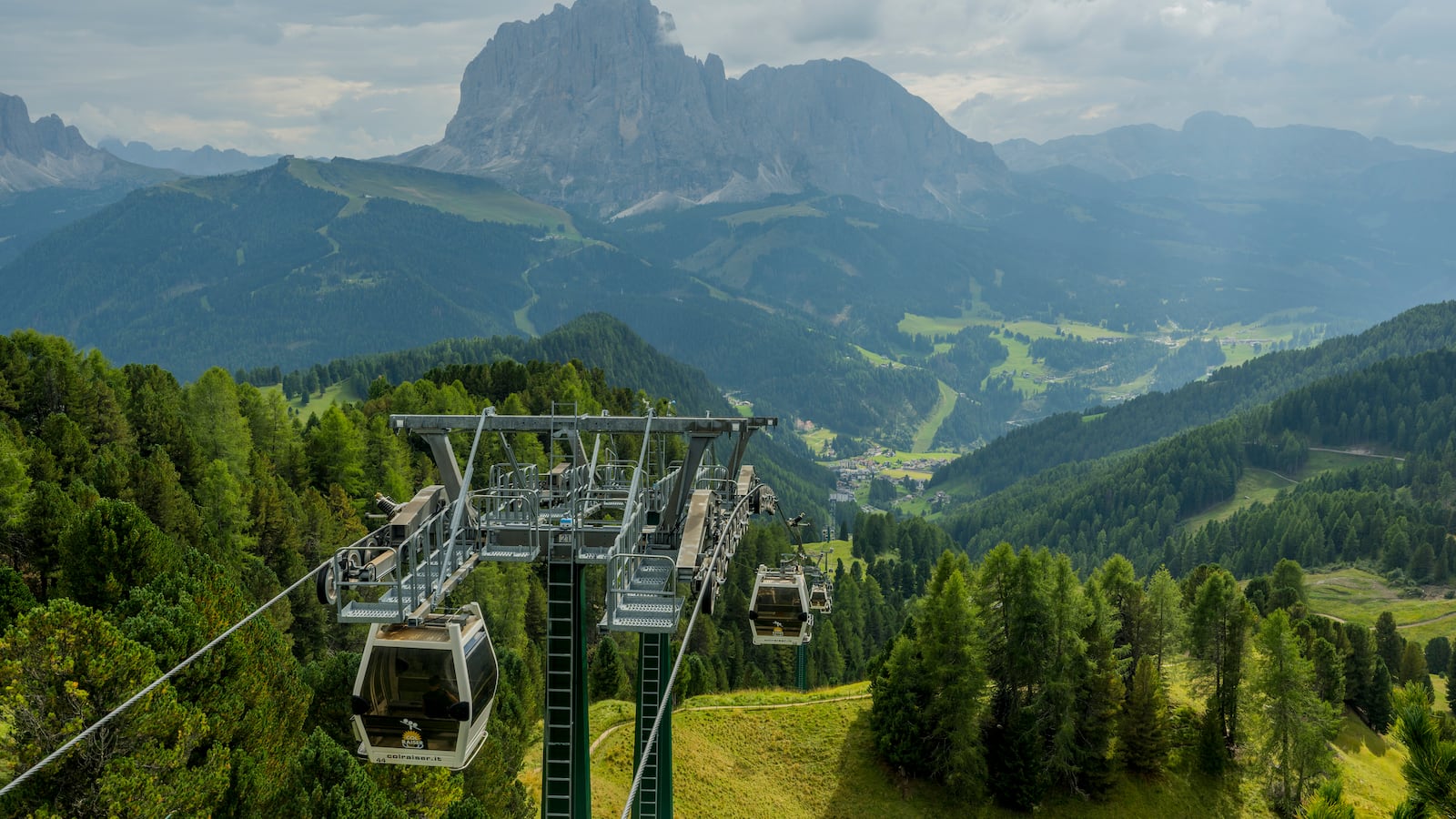 DOLOMITES, ITALY - 2024/09/03: The Col Raiser cable car with Langkofel Mountain (Sassolungo) above Ortisei (Sankt Ulrich) in the Val Gardena, Dolomites Mountains, South Tyrol, and Northern Italy. (Photo by Wolfgang Kaehler/LightRocket via Getty Images)