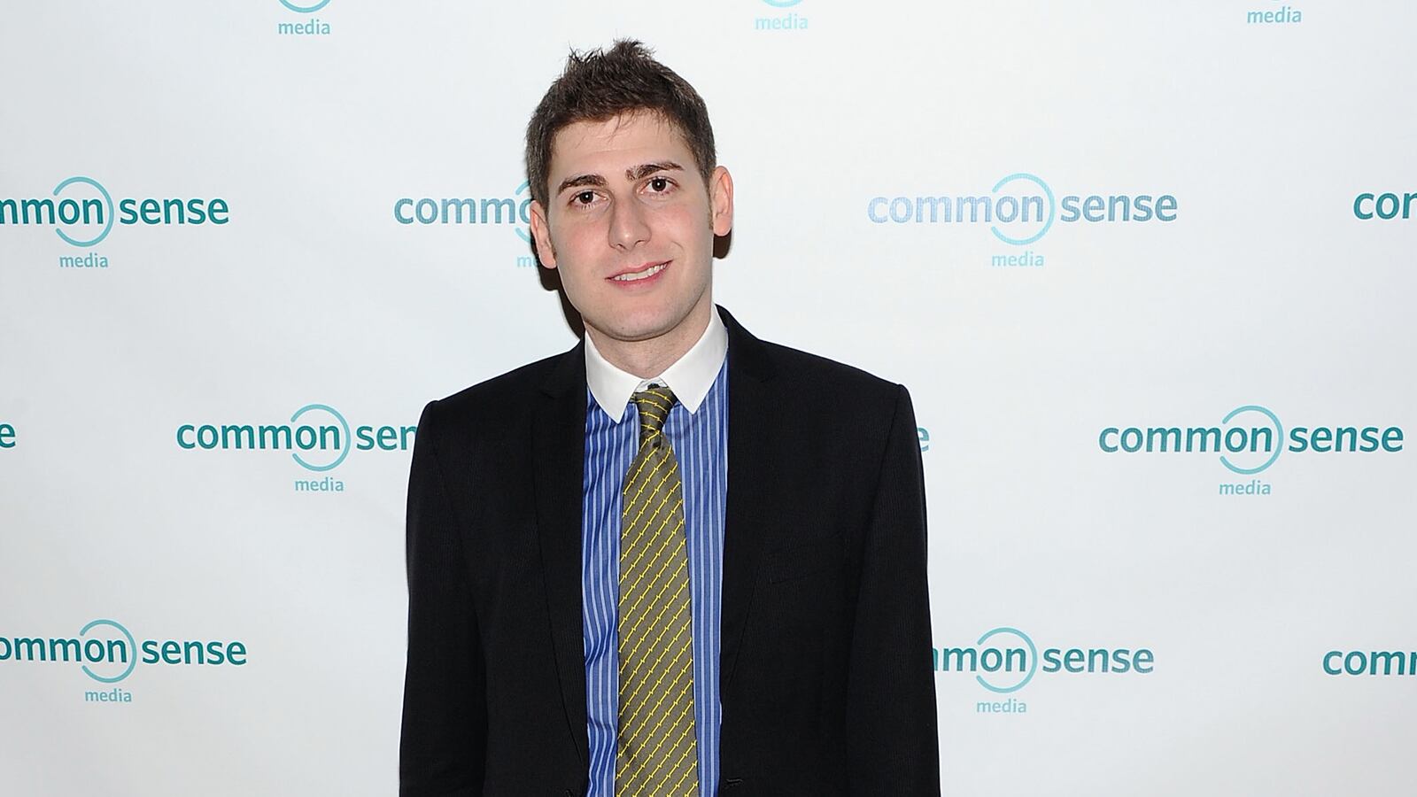 cheats/2012/05/11/saverin-gives-up-citizenship-before-ipo/co-founder-facebook-singapore-cheat_ae2xoo