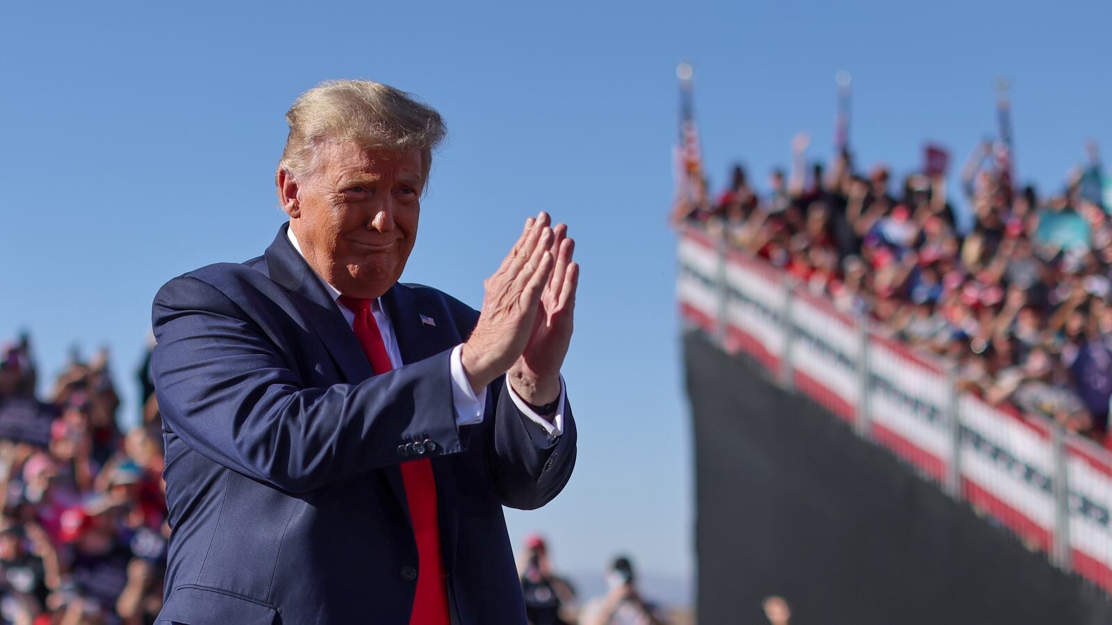 2020-10-29T031100Z_1996165707_RC23SJ9HAE56_RTRMADP_3_USA-ELECTION-TRUMP_omqkdp