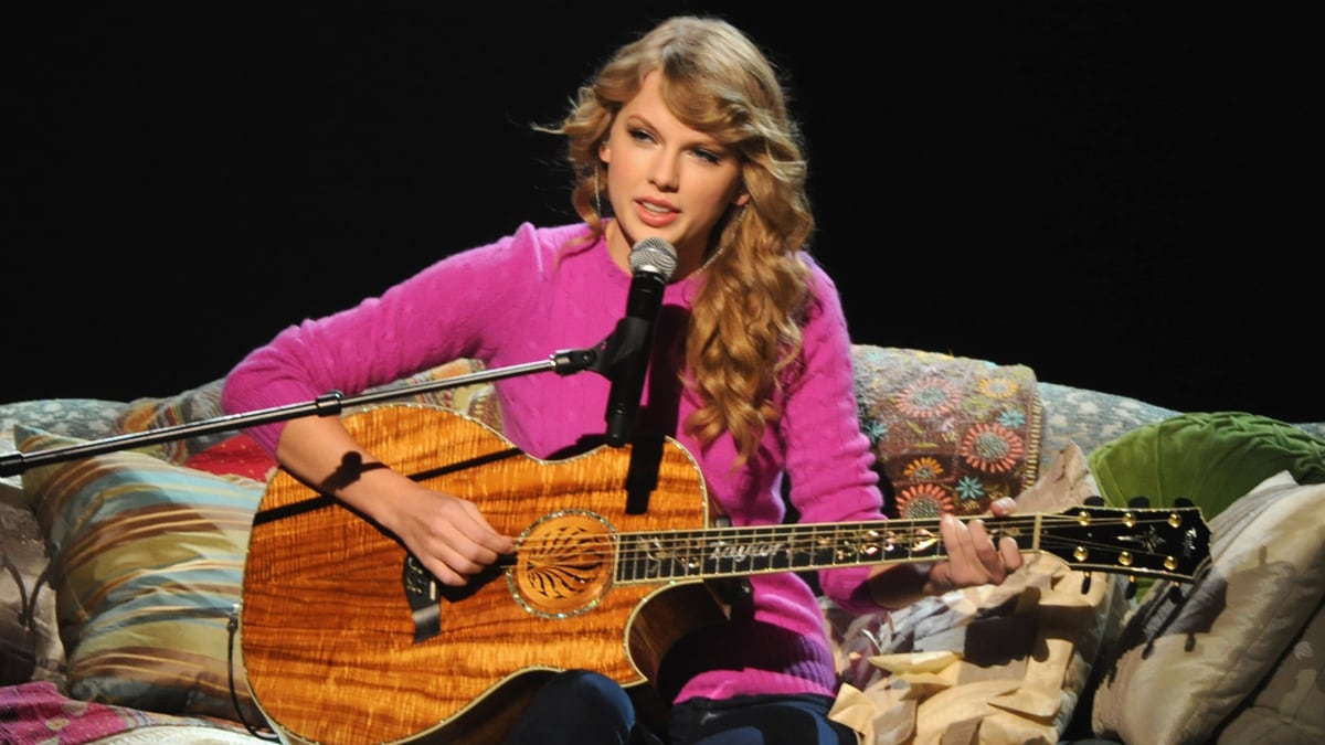 cheats/2012/08/14/taylor-swift-releases-new-single/taylor-swift-single-cape-cod-cheat_m8bfsx