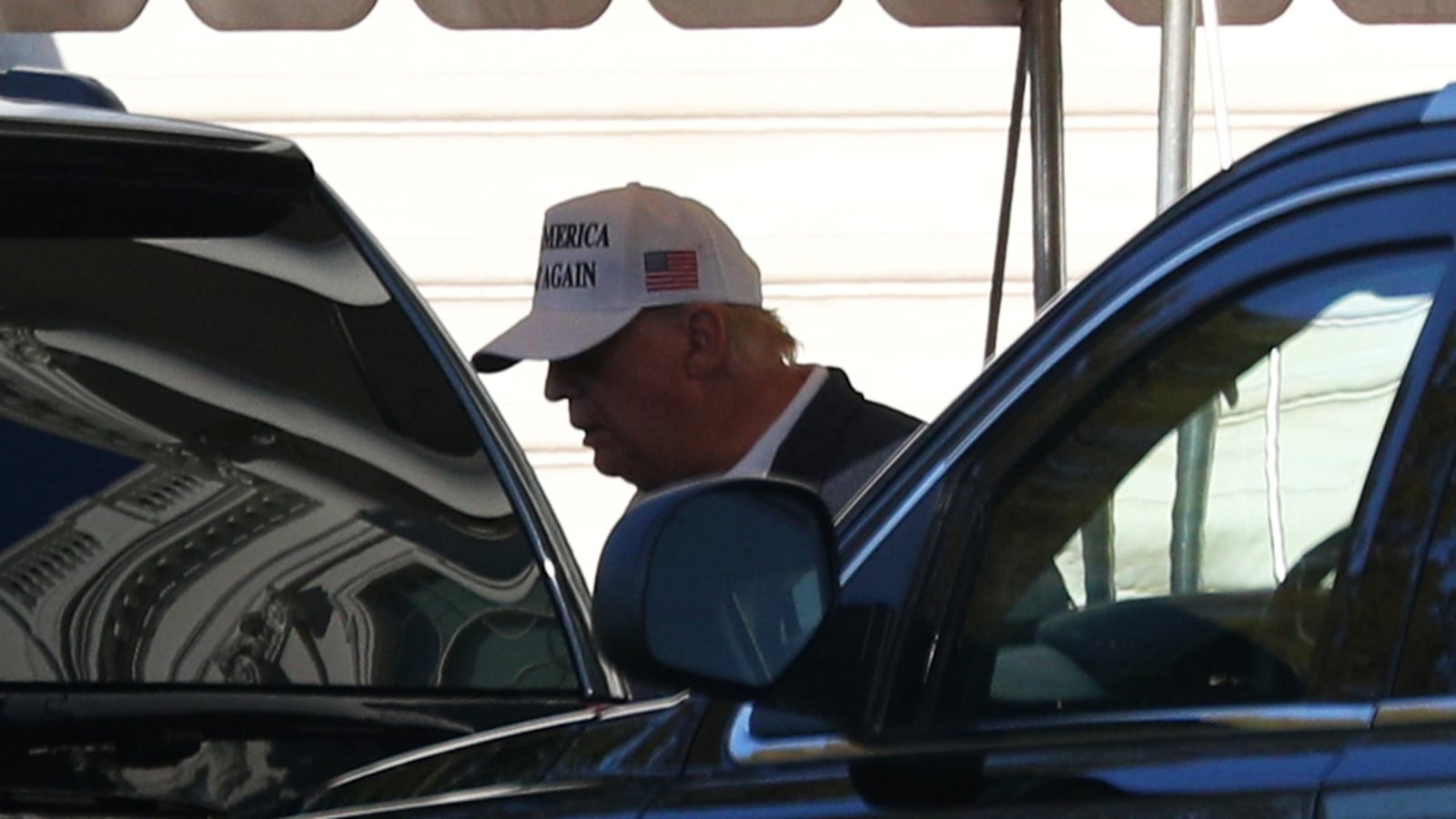 2020-11-08T143049Z_1252558552_RC22ZJ9MOL22_RTRMADP_3_USA-ELECTION-TRUMP_bgunnh