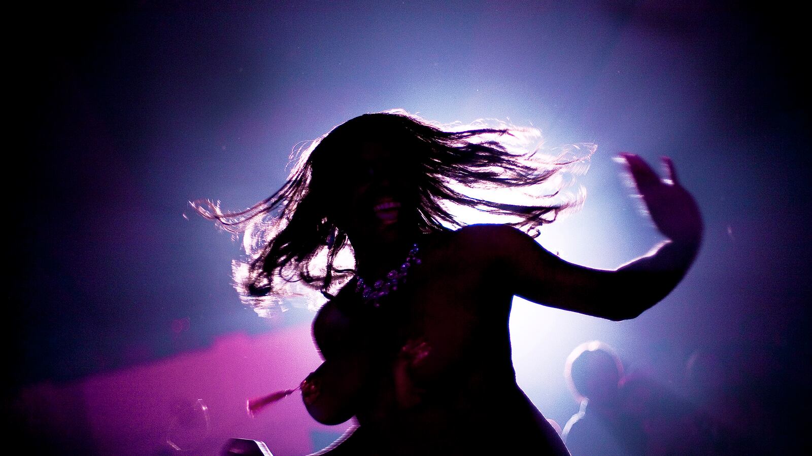 articles/2014/01/06/g-strings-pasties-and-awakenings-black-burlesque-thrives-in-new-york-city/150105-williams-burlesque-tease_blffmm