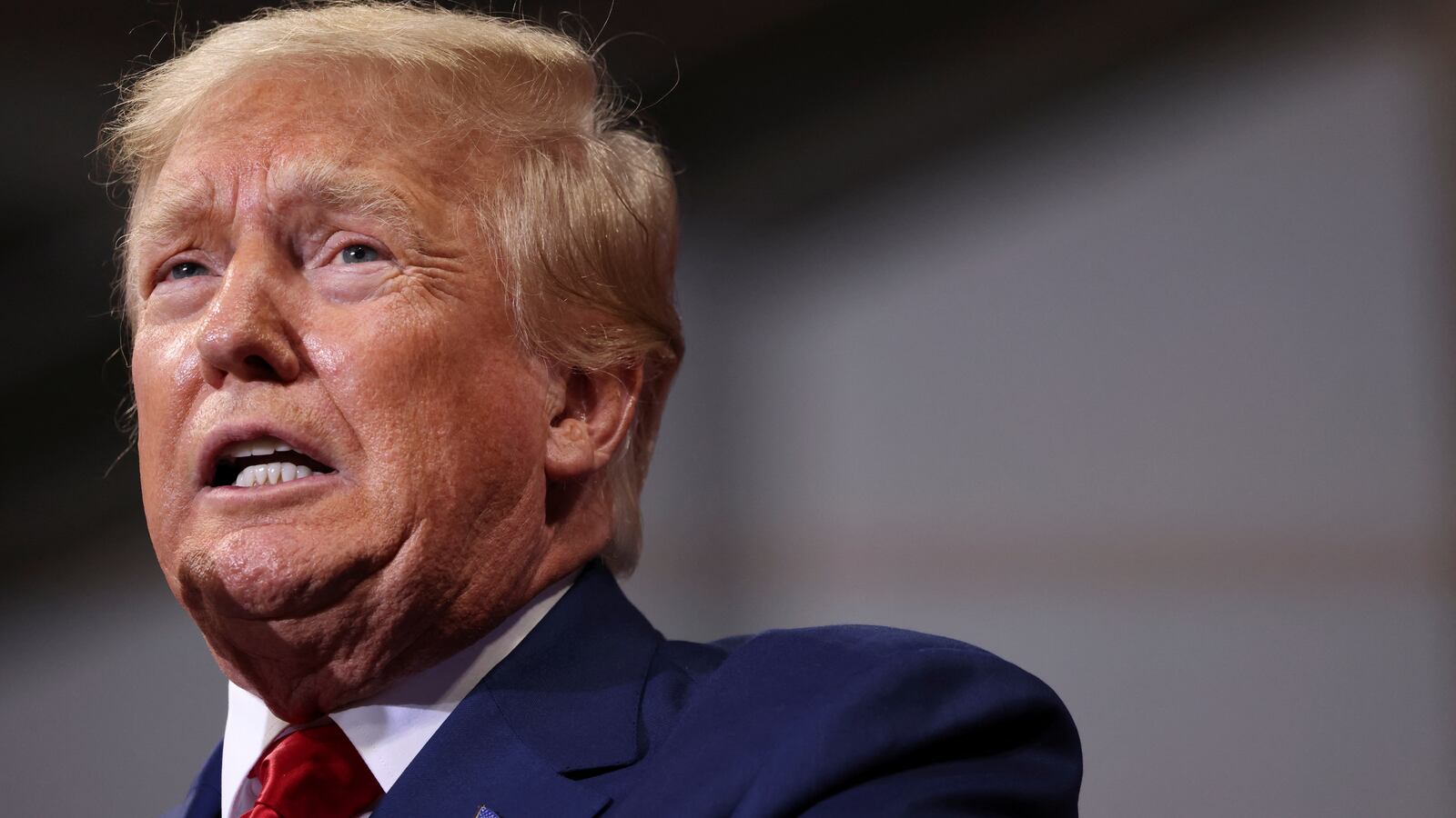 2022-09-04T004229Z_1520348313_RC20AW91C476_RTRMADP_3_USA-TRUMP_z6ezux