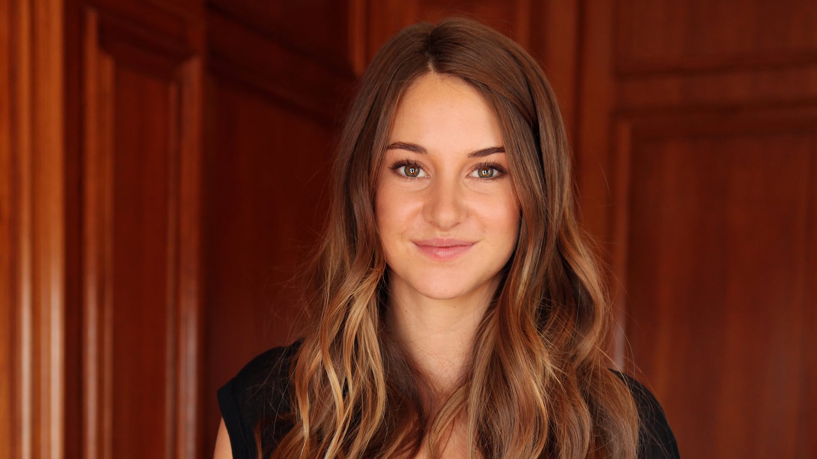 articles/2014/03/07/exclusive-shailene-woodley-on-divergent-j-law-and-why-she-turned-down-fifty-shades-of-grey/140306-stern-woodley-tease_pcdeqd