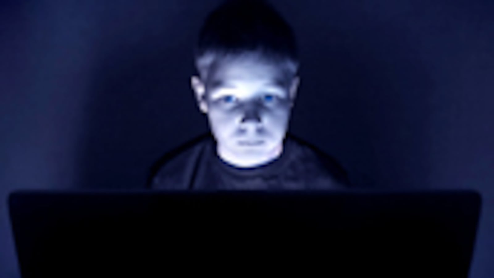 articles/2009/04/28/the-myth-of-online-predators/skenazy-online-predators-child-computer_24059_wxmpt5