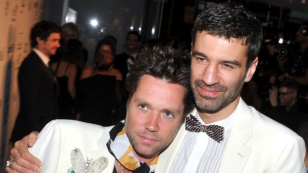 cheats/2012/08/24/rufus-wainwright-ties-the-knot/wainwright-weds-cheat_fcehvv