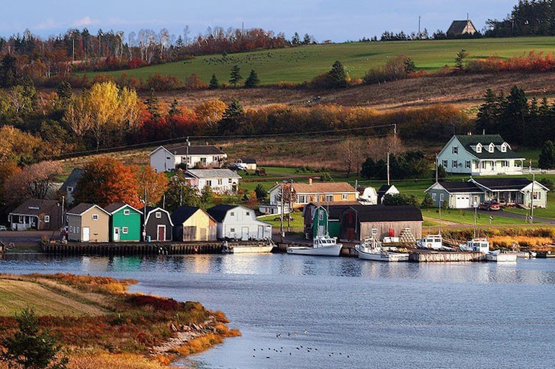 galleries/2013/10/25/top-25-islands-in-the-world-photos/top-islands-prince-edward-island-fishing-village_opm03c