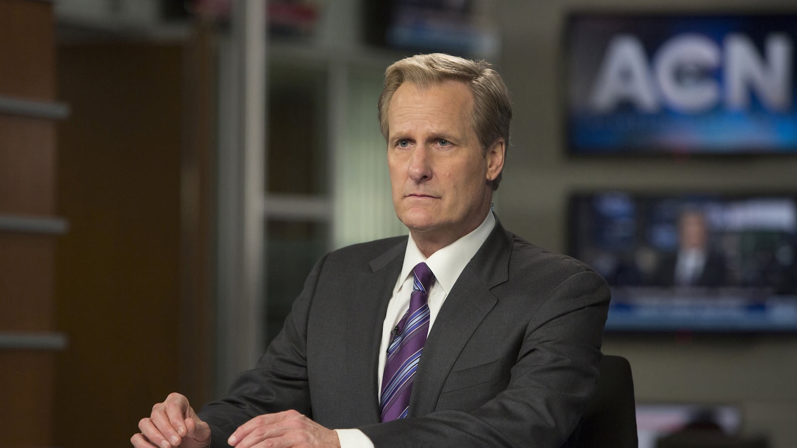 articles/2014/12/14/the-newsroom-ended-as-it-began-noble-controversial-and-weird/141214-fallon-newsroom-tease_eeqwj8