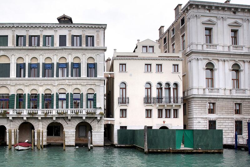 articles/2011/09/04/amy-sacco-s-bungalow-8-venice-film-festival-s-new-hot-spot/palazzina-grassi-venice-cheat_ohrkke