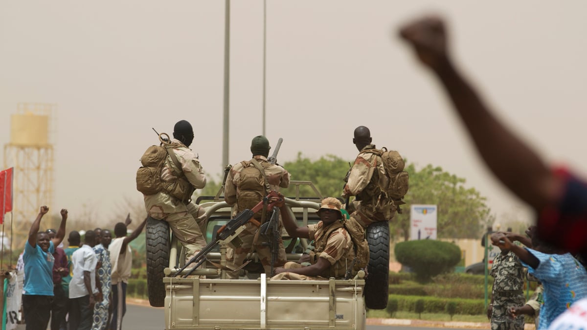 cheats/2012/04/01/mali-rebels-surround-timbuktu/mali-coup-troops-cheat_kpugfi