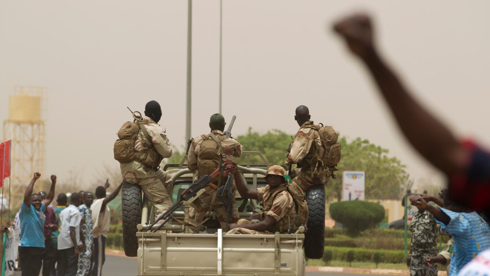 cheats/2012/04/01/mali-rebels-surround-timbuktu/mali-coup-troops-cheat_kpugfi